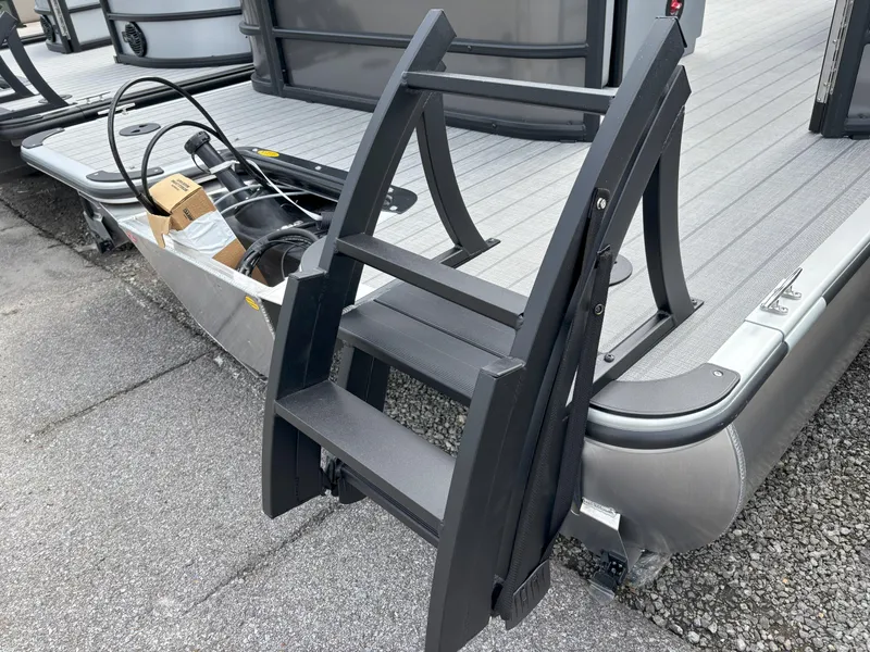 Slide: The Image of Bentley Pontoons Legacy 223 Navigator 2025 - 23