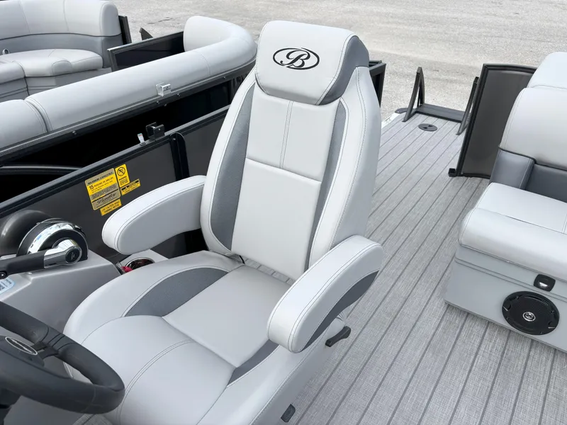 Slide: The Image of Bentley Pontoons Legacy 223 Navigator 2025 - 7