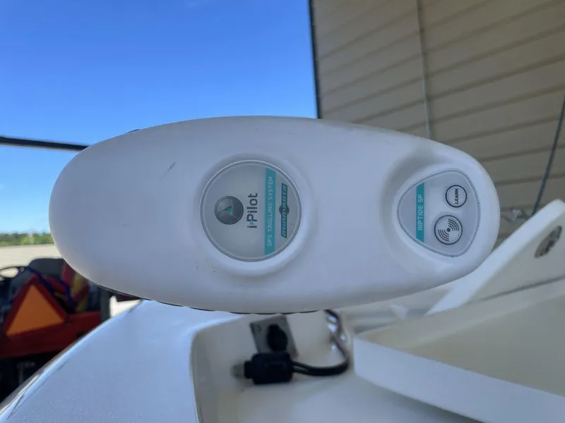 Slide: The Image of iPilot GPS trolling system on 2015 NauticStar 2200 Sport boat. - 24