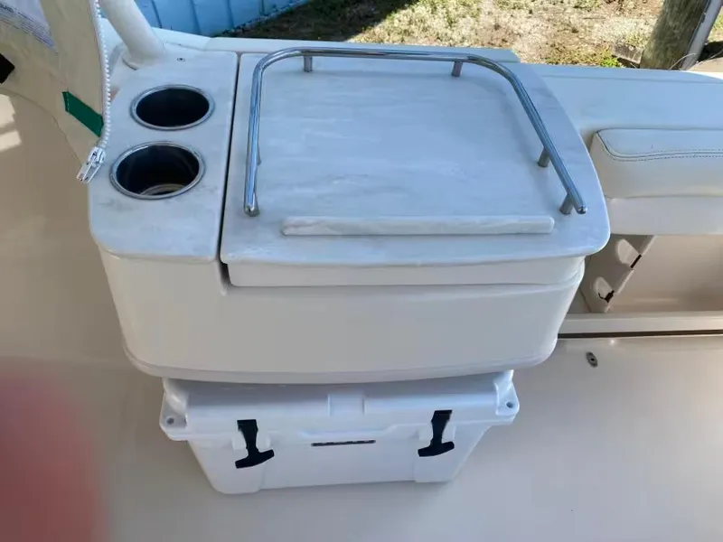 Slide: The Image of Grady-White Freedom 235 2018 - 9