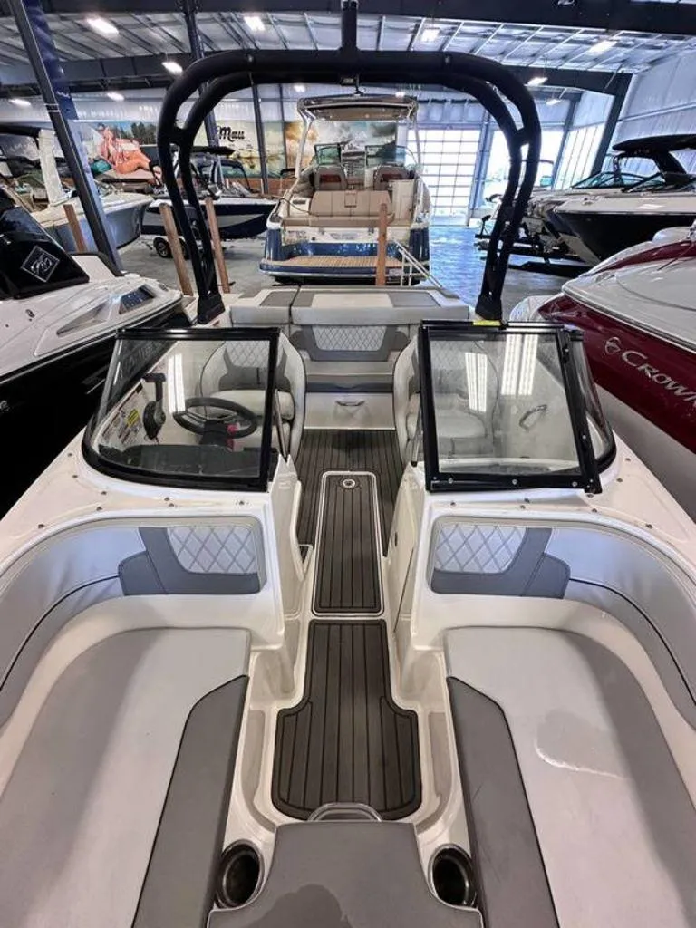 Slide: The Image of Bayliner VR4 BOWRIDER 2022 - 3