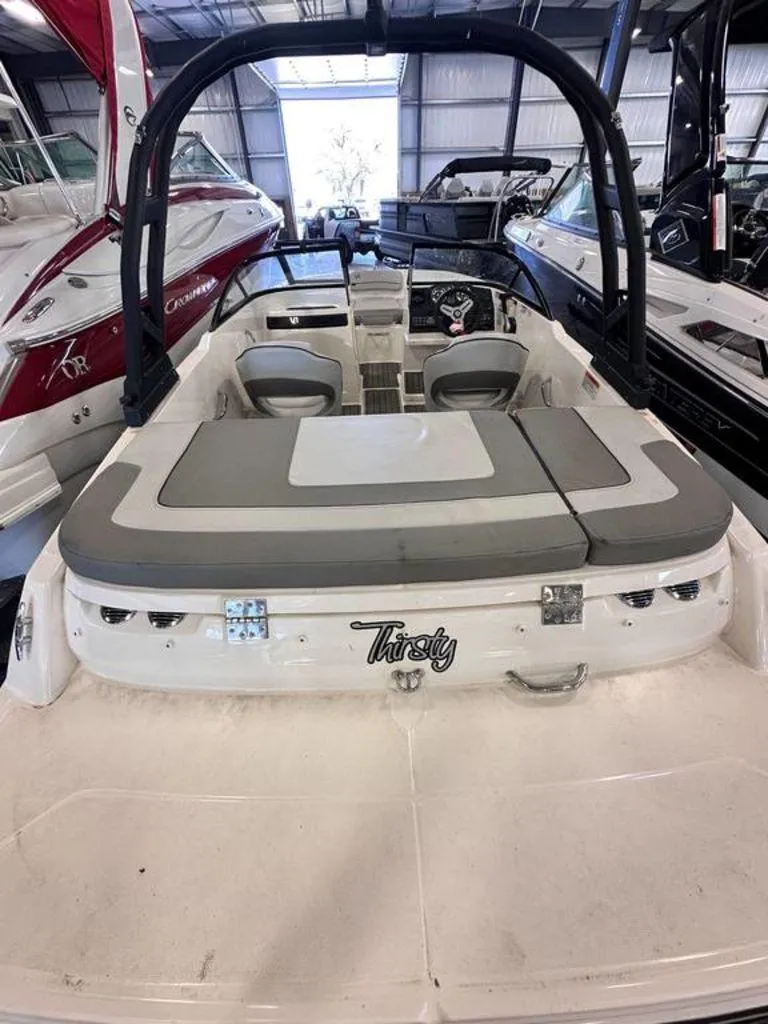 Slide: The Image of Bayliner VR4 BOWRIDER 2022 - 4