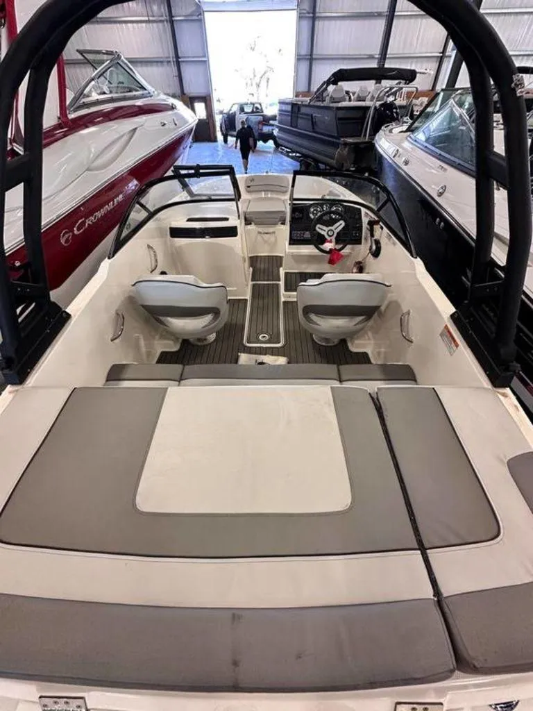 Slide: The Image of Bayliner VR4 BOWRIDER 2022 - 6