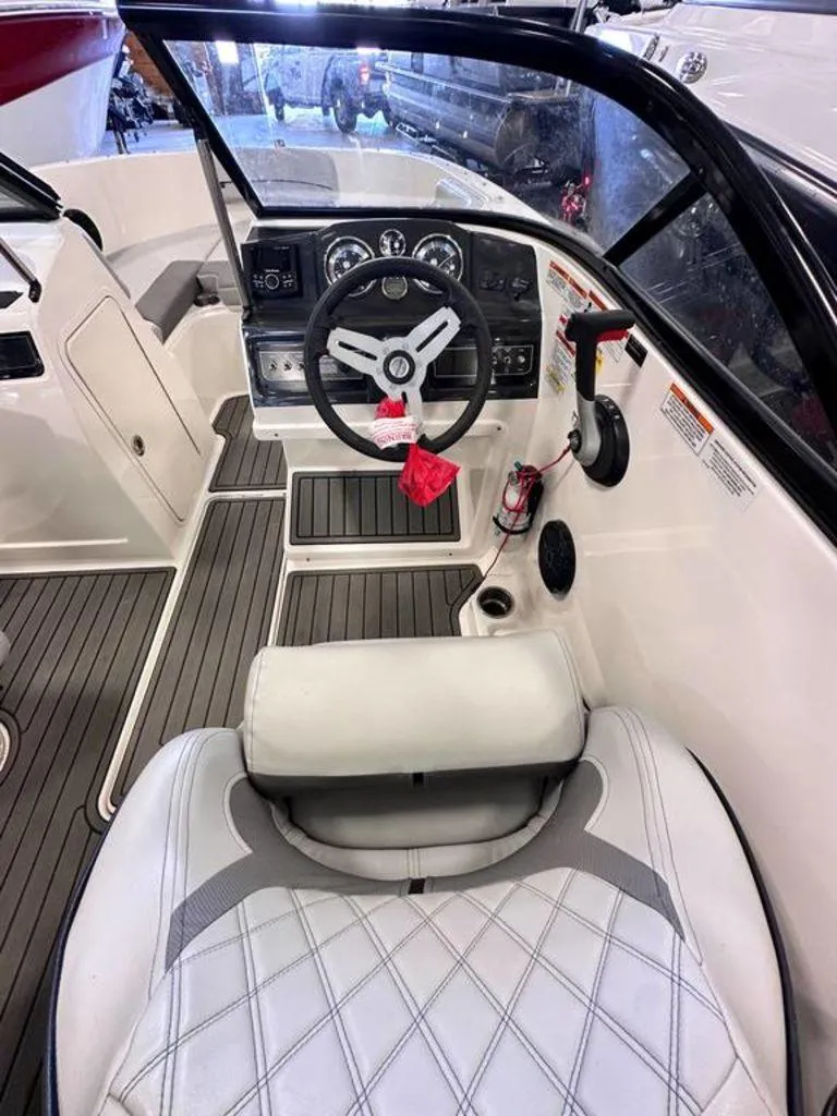 Slide: The Image of Bayliner VR4 BOWRIDER 2022 - 7