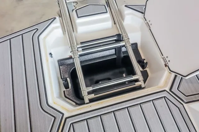 Slide: The Image of Starcraft SVX 171 OB 2025 - 20