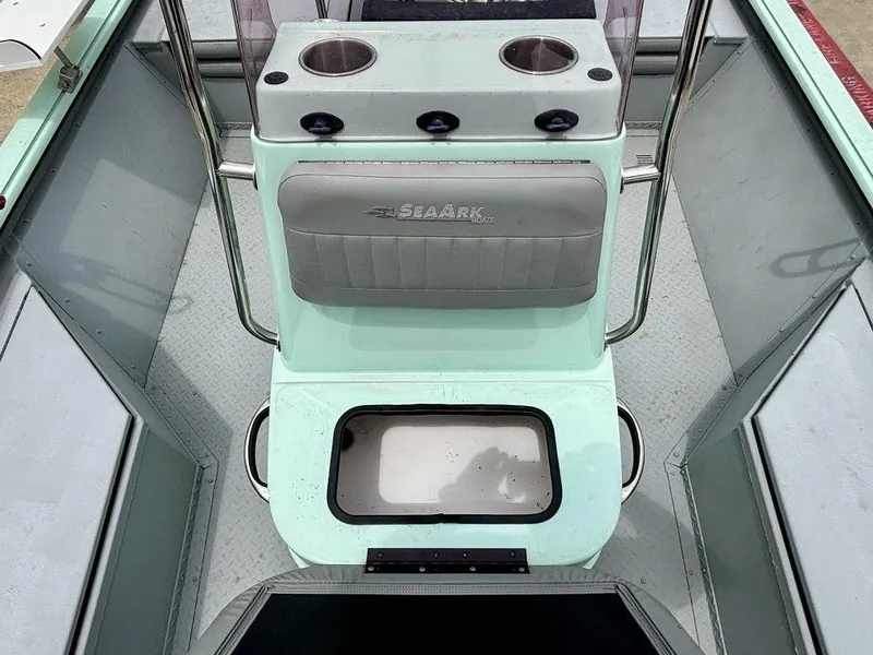 Slide: The Image of SeaArk BXT 220 2023 - 5