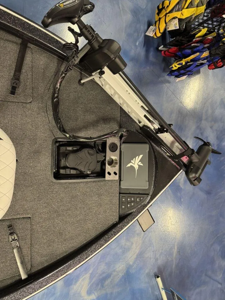 Slide: The Image of Caymas CX 20 PRO 2025 - 8