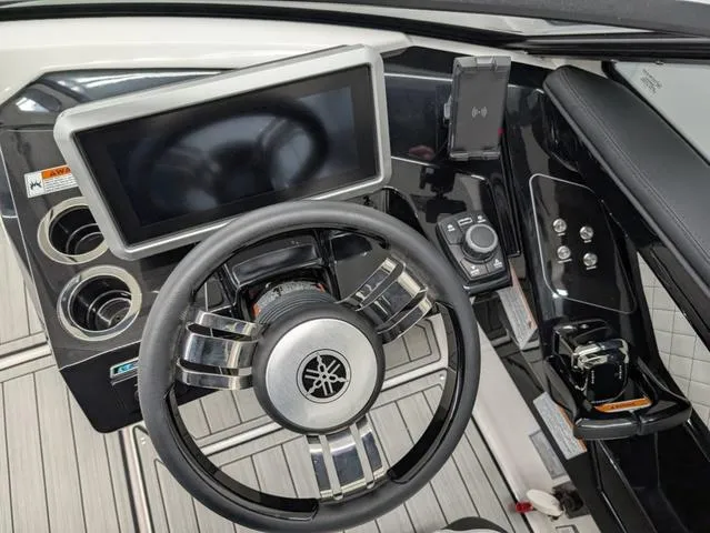 Slide: The Image of Yamaha 275SE 2024 - 13