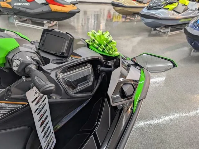 Slide: The Image of Kawasaki Waverunner Ultra 2024 - 7