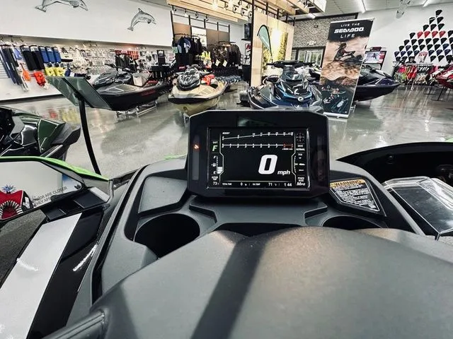 Slide: The Image of Kawasaki Ultra 310 2025 - 6