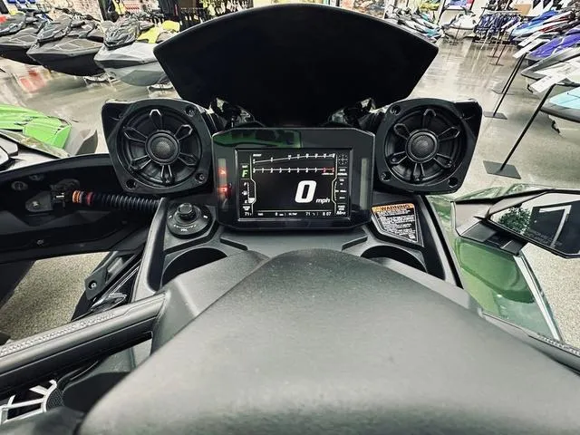 Slide: The Image of Kawasaki Ultra® 310LX 2025 - 6