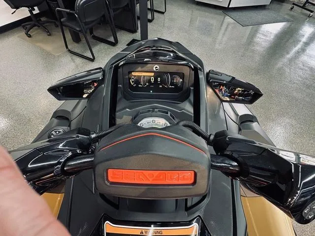 Slide: The Image of Sea-Doo RXT-X 2025 - 6