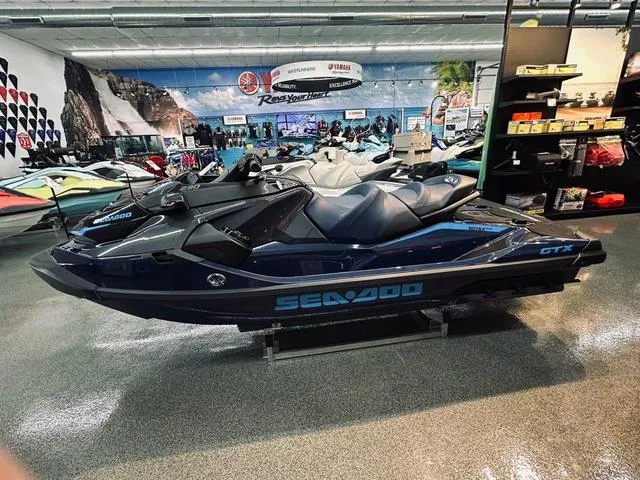 Slide: The Image of Sea-Doo GTX™ 230 Tech, Audio, iDF, iBR 2025 - 4