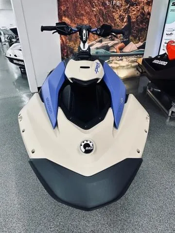 Slide: The Image of Sea-Doo Sparktrixx 2025 - 3