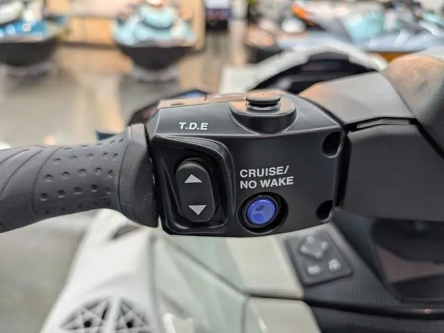 Slide: The Image of 2025 Yamaha WaveRunner VX Cruiser® HO handle controls with cruise and no wake features. - 5