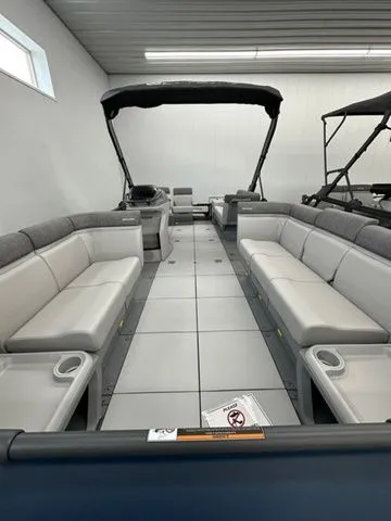 Slide: The Image of Sea-Doo Switch Cruise 21 2024 - 3