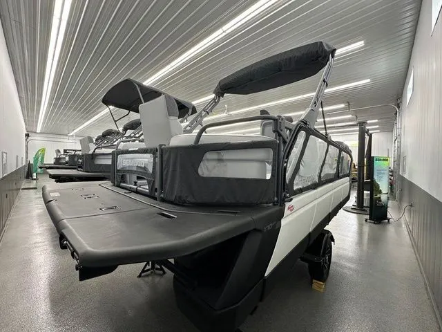 Slide: The Image of Sea-Doo Switch Cruise 21 2024 - 5