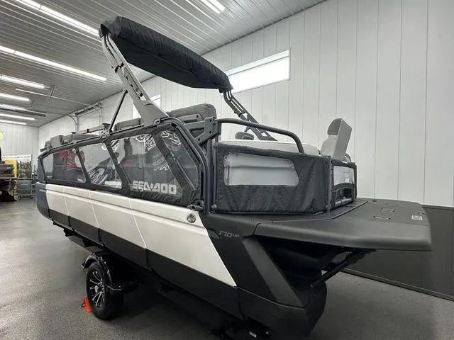 Slide: The Image of Sea-Doo Switch Cruise 21 2024 - 6