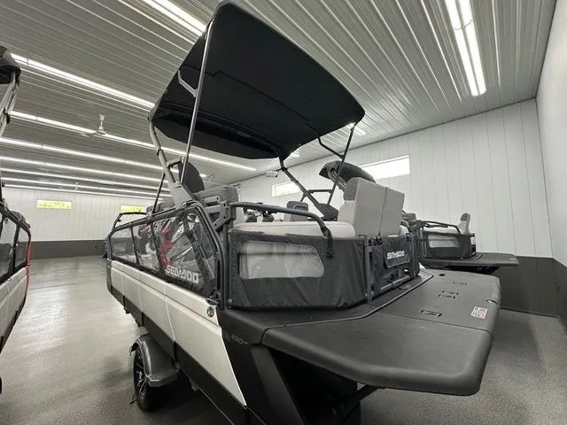 Slide: The Image of Sea-Doo Switch Sport 21 2024 - 6