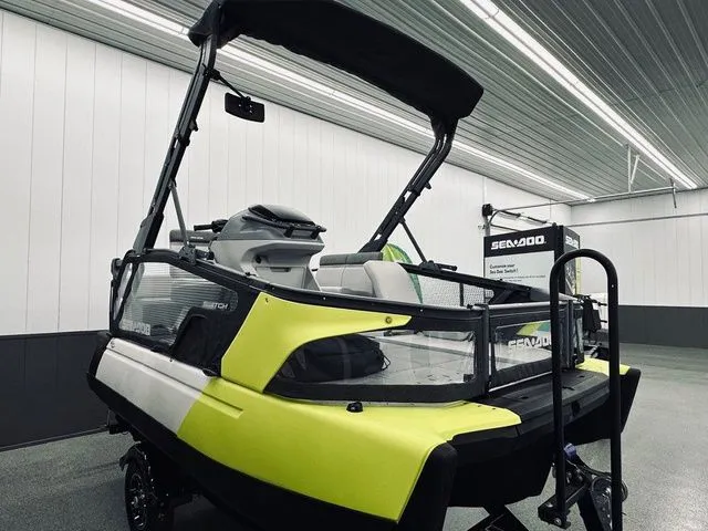 Slide: The Image of Sea-Doo Switch™ Sport Compact - 170 Hp Painted 2025 - 3
