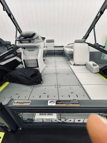 Slide: The Image of Sea-Doo Switch™ Sport Compact - 170 Hp Painted 2025 - 6