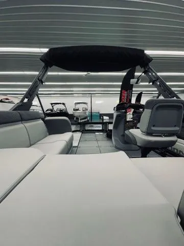 Slide: The Image of Sea-Doo Switch™ Sport Compact - 170 Hp Painted 2025 - 7