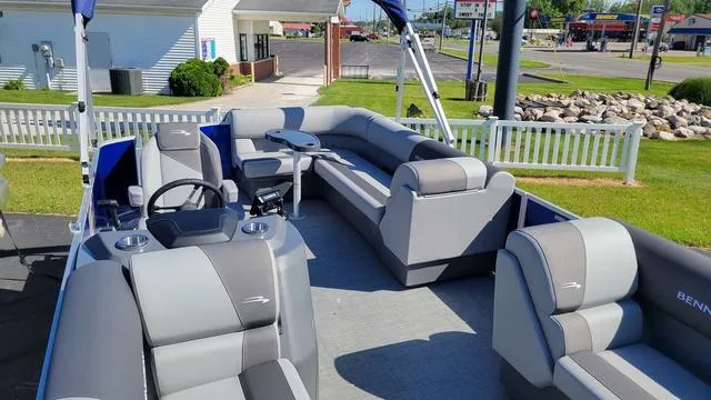 Slide: The Image of 2024 Bennington 20 SVL pontoon boat with spacious seating and modern design. - 7