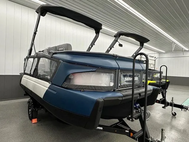 Slide: The Image of Sea-Doo Switch Cruise 18 2025 - 4