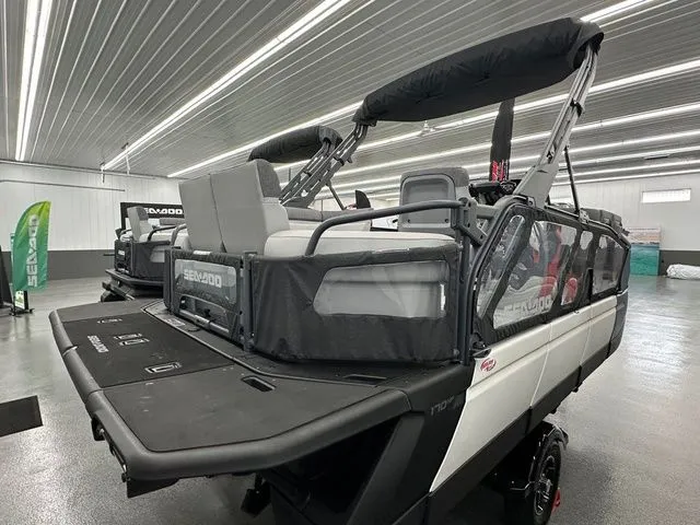 Slide: The Image of Sea-Doo Switch Cruise 18 2025 - 5