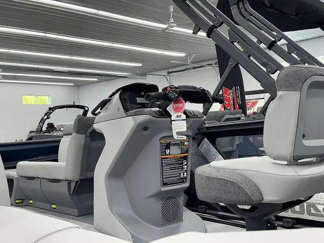 Slide: The Image of Sea-Doo Switch Cruise 18 2025 - 7