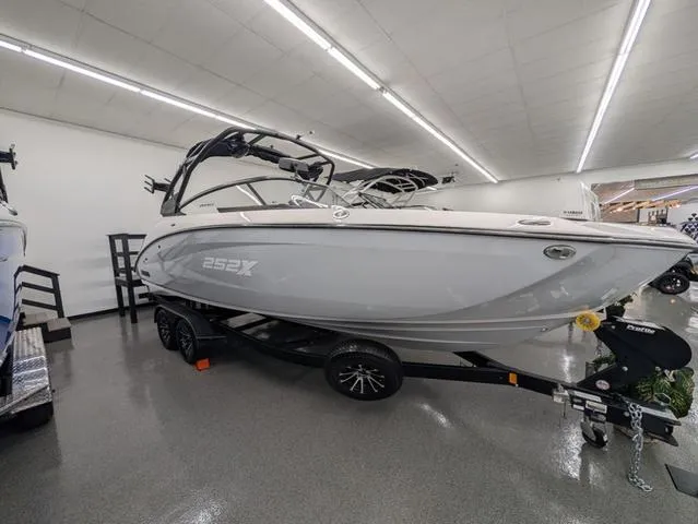 Slide: The Image of Yamaha 252XE 2024 - 2