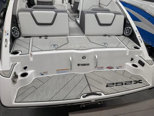 Slide: The Image of Yamaha 252XE 2024 - 3