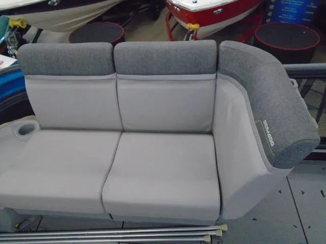 Slide: The Image of Sea-Doo Switch® Cruise 21-170 hp 2023 - 12