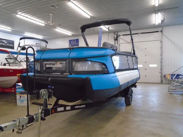 Slide: The Image of Sea-Doo Switch® Cruise 21-170 hp 2023 - 14