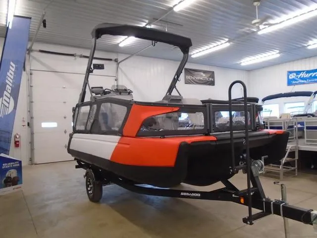 Slide: The Image of Sea-Doo Switch® Sport 18-230 hp 2023 - 10