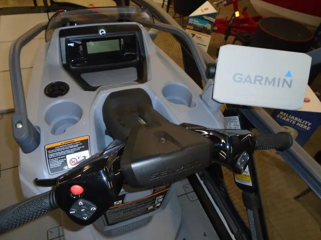 Slide: The Image of Sea-Doo Switch® Sport 18-230 hp 2023 - 12