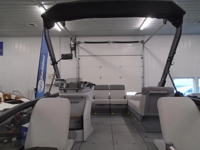 Slide: The Image of Sea-Doo Switch® Sport 18-230 hp 2023 - 13