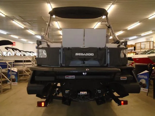 Slide: The Image of Sea-Doo Switch® Sport 18-230 hp 2023 - 5