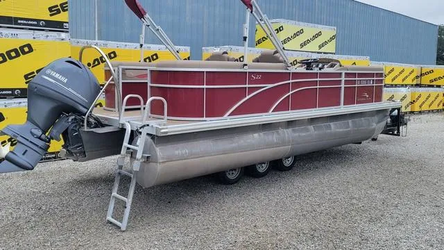 Slide: The Image of 2023 Bennington 22 SSR pontoon boat with Yamaha outboard, displayed outdoors. - 4
