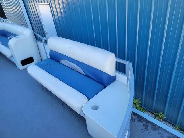 Slide: The Image of 2008 JC MFG Neptune 23 boat seating with blue and white upholstery. - 5