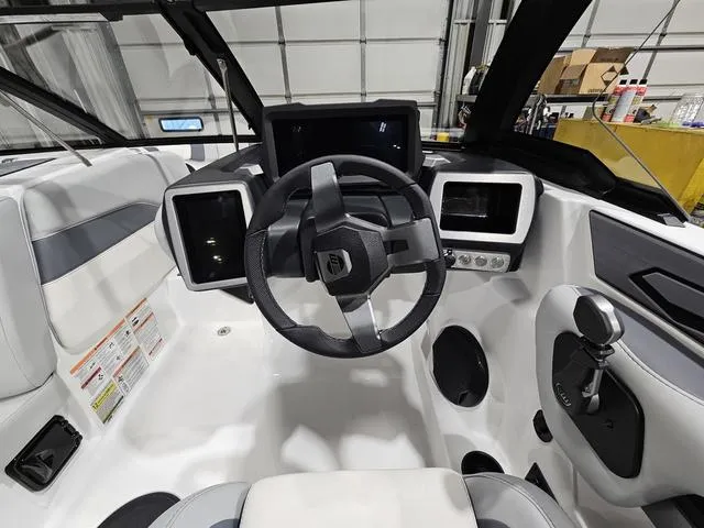 Slide: The Image of Malibu Wakesetter 21 LX-r 2024 - 3