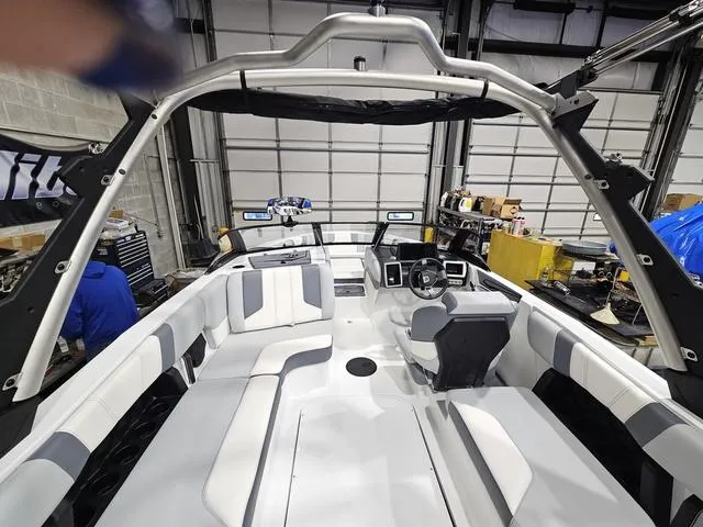 Slide: The Image of Malibu Wakesetter 21 LX-r 2024 - 4