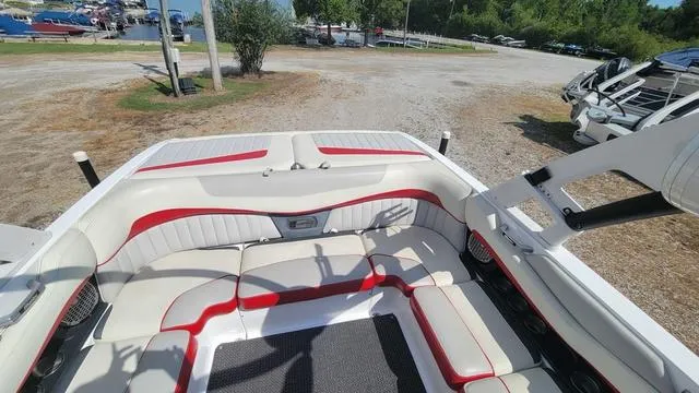 Slide: The Image of Malibu Wakesetter 22 MXZ 2015 - 10