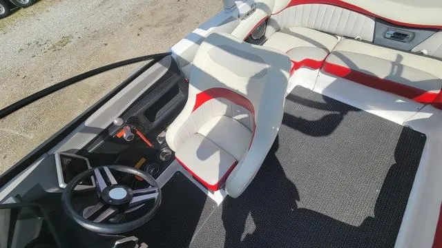 Slide: The Image of Malibu Wakesetter 22 MXZ 2015 - 14