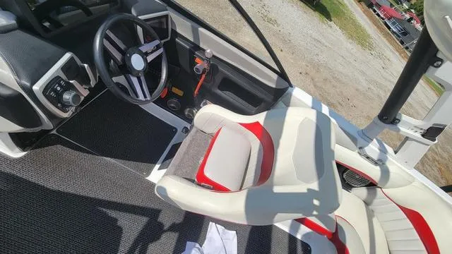 Slide: The Image of Malibu Wakesetter 22 MXZ 2015 - 15