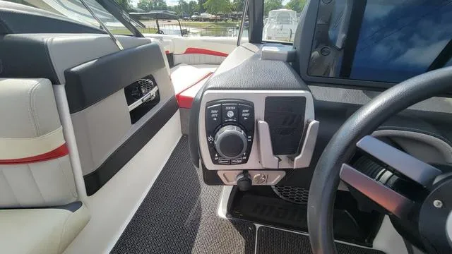 Slide: The Image of Malibu Wakesetter 22 MXZ 2015 - 18