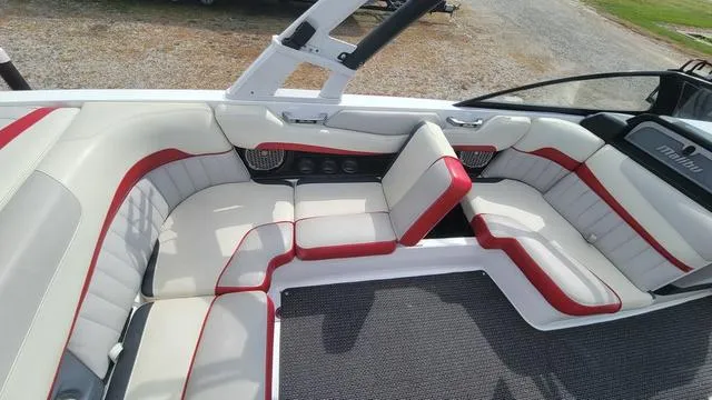 Slide: The Image of Malibu Wakesetter 22 MXZ 2015 - 19