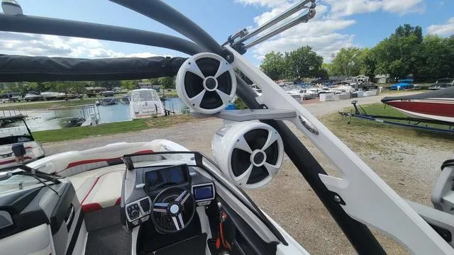 Slide: The Image of Malibu Wakesetter 22 MXZ 2015 - 20