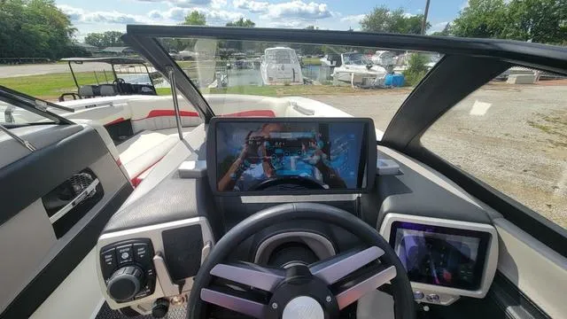 Slide: The Image of Malibu Wakesetter 22 MXZ 2015 - 5