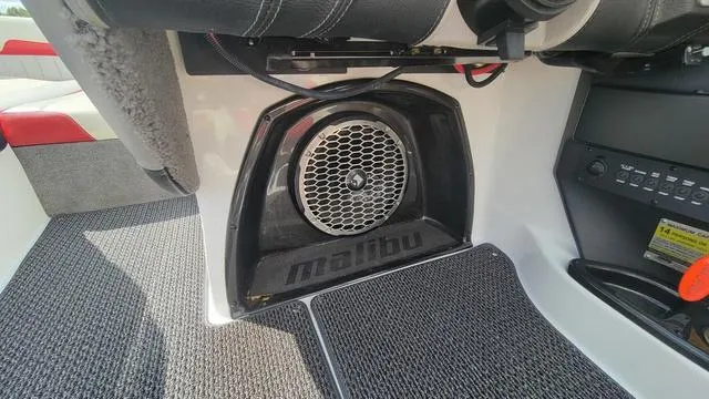 Slide: The Image of Malibu Wakesetter 22 MXZ 2015 - 7